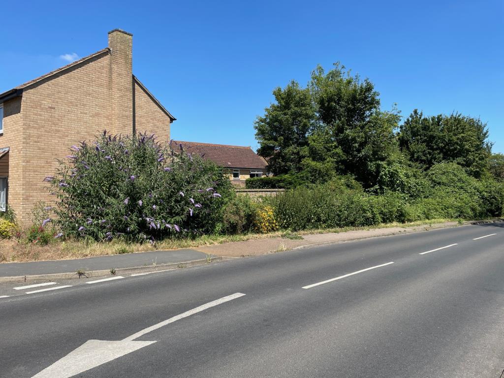 Lot: 111 - FREEHOLD PARCEL OF LAND IN A RESIDENTIAL AREA OF ELY - View of land from the main road